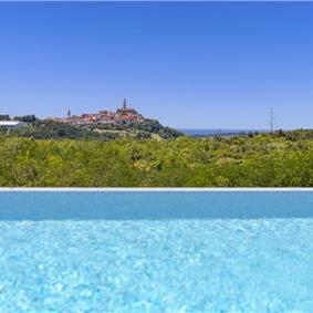 Luxury 4-Bedroom Villa with generous sized Infinity Pool near Buje, Istria. Sleeps 8